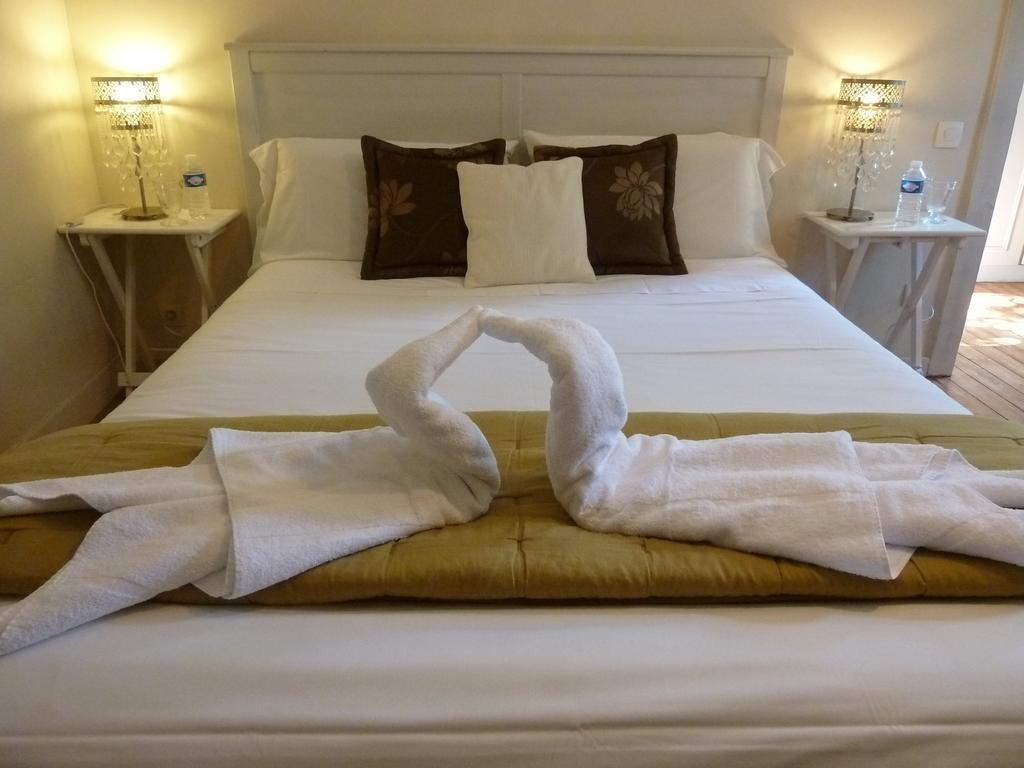 Chambre D'Hotes "Le Village" Villenouvelle Стая снимка