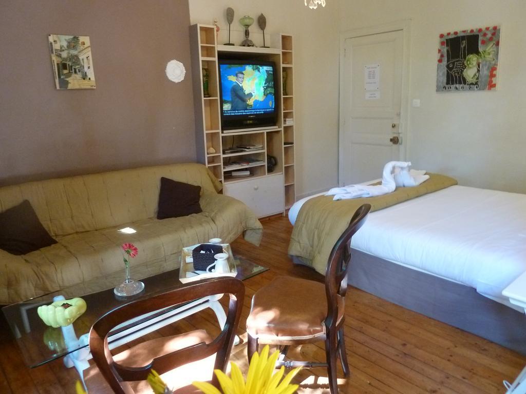 Chambre D'Hotes "Le Village" Villenouvelle Стая снимка