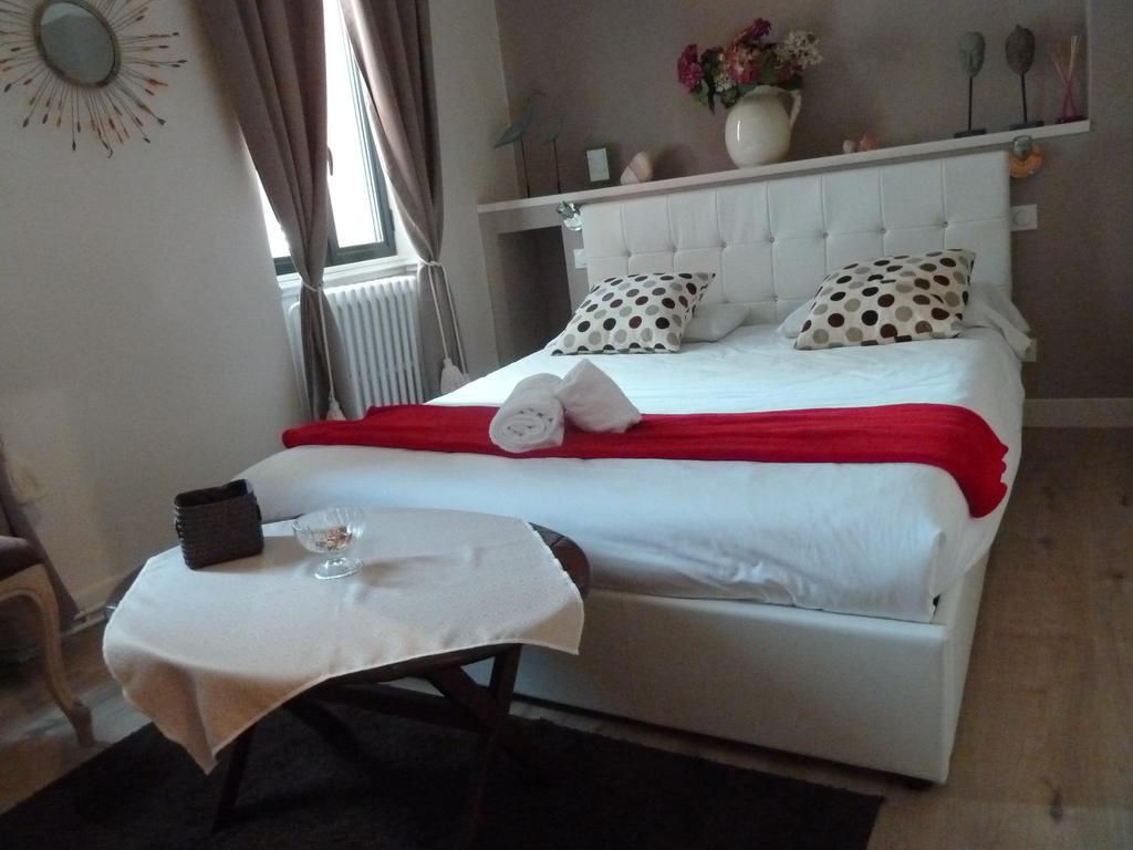 Chambre D'Hotes "Le Village" Villenouvelle Екстериор снимка