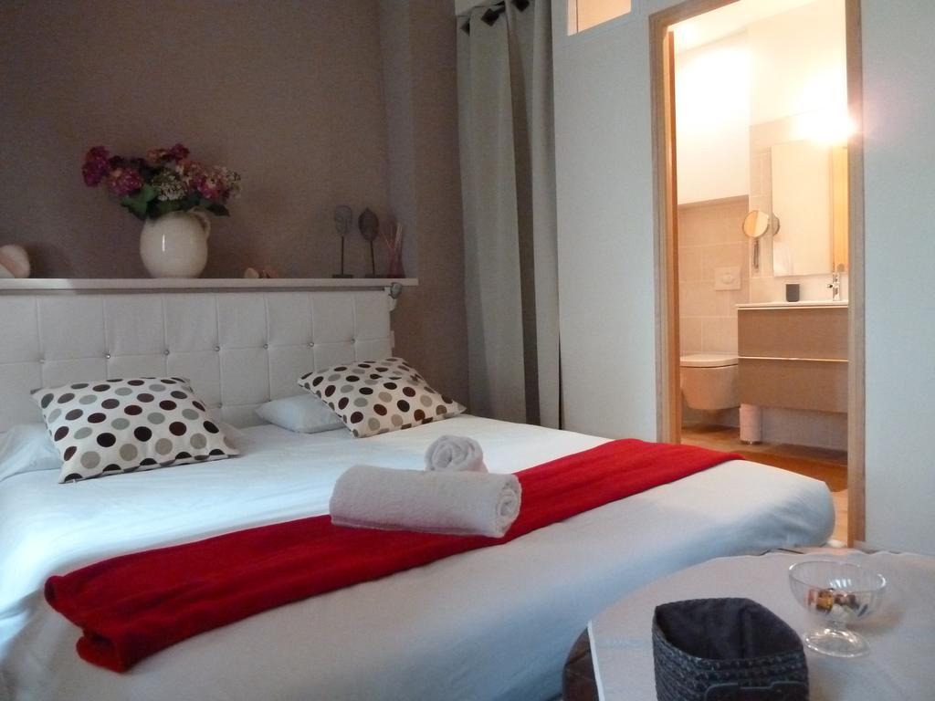 Chambre D'Hotes "Le Village" Villenouvelle Екстериор снимка