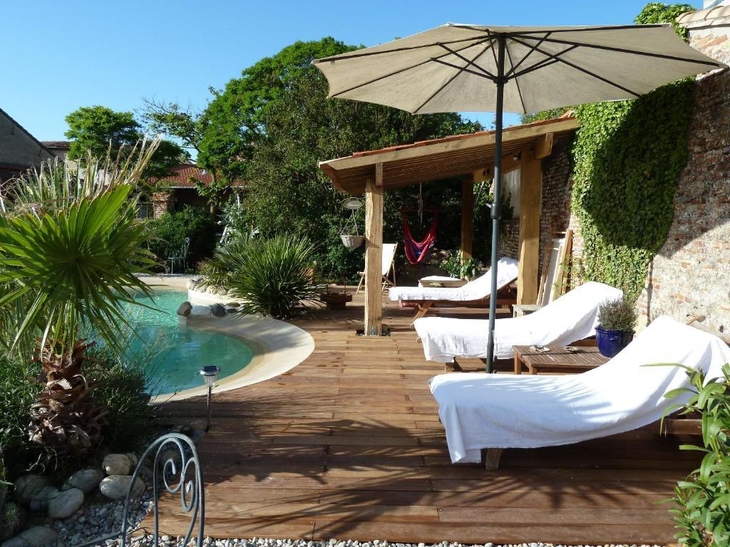 Chambre D'Hotes "Le Village" Villenouvelle Екстериор снимка